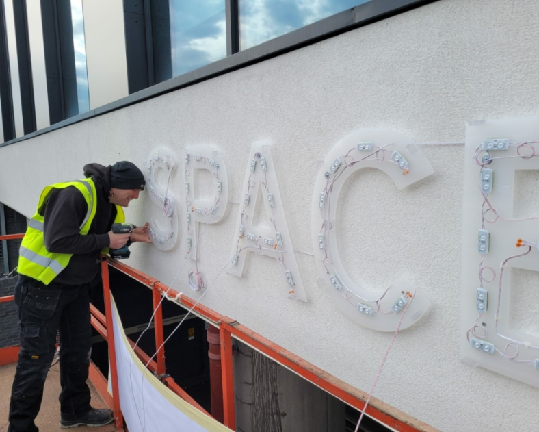 LED-illumination-Spaces-London-973x730 (1)